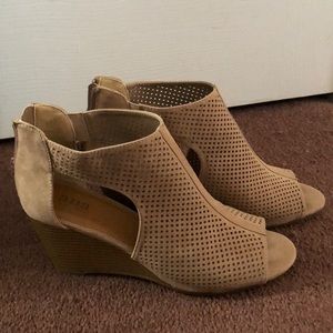 Women heel shoes